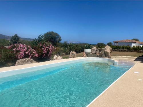 Tanaunella Villa | Villa con piscina privata vista tavolara