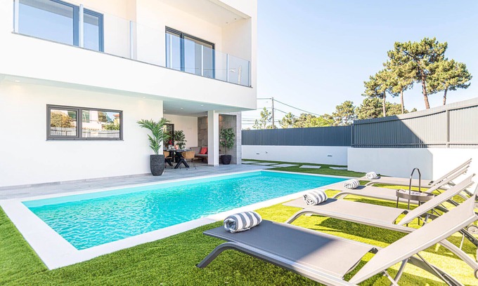 Charneca de Caparica e Sobreda Villa | Villa Cuca - Modern villa with private pool close to the beach by Allure Villas