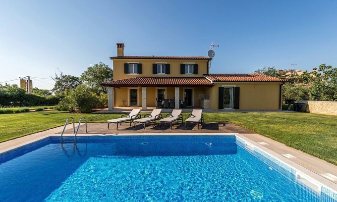 Kadumi Villa | Villa Danelon with Pool and Olive Grove View