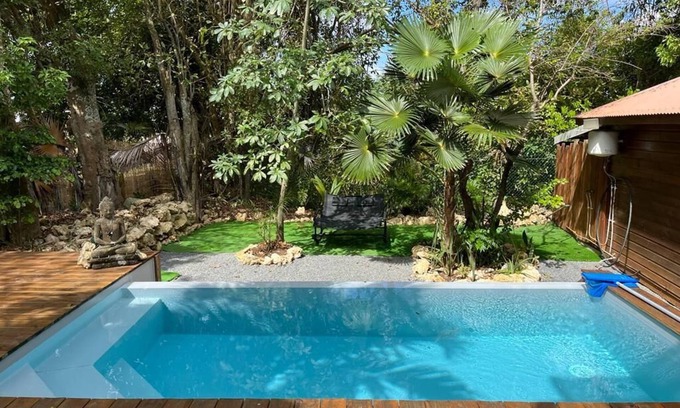 Le Moule House | Villa Dans Jardin Arboré, Piscine à Débordement, à 5 Minutes de la Plage et du