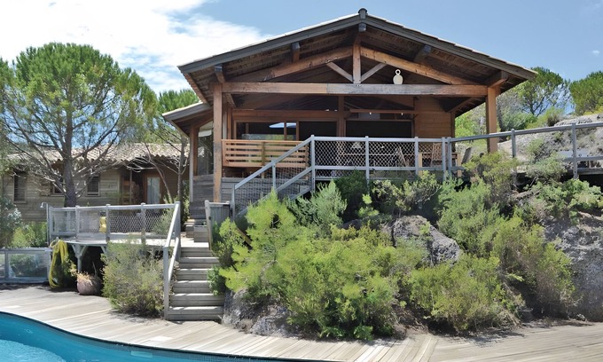 Moureze Villa | Villa 'Dans Site Exceptionnel' with Mountain View, Wi-Fi and Air Conditioning