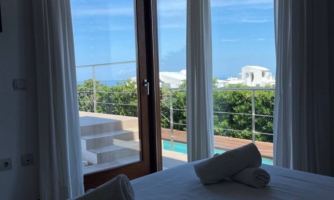 Ciutadella de Menorca Villa | Villa de 2 Plantas con Piscina Privada y Jardín