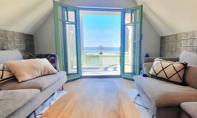 Soulac-sur-Mer House | Villa DE Luxe Face A LA MER - 3763
