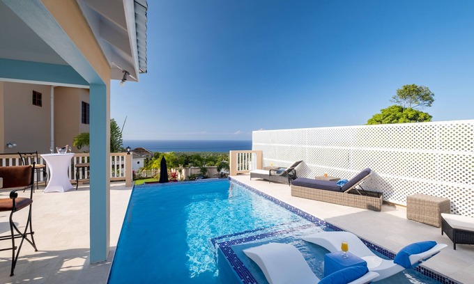 Discovery Bay Villa | Villa De-luxe Paradise✔ new! beach access✔ chef✔