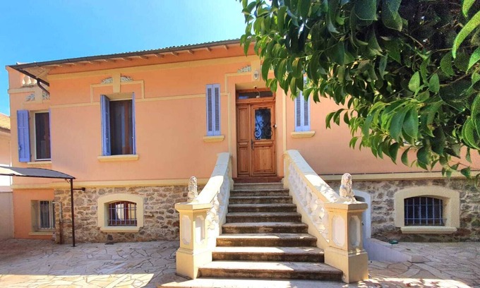 Hyeres City Centre Villa | VILLA DE MAITRE HYERES DOWNTOWN, VERY QUIET RESIDENTIAL AREA WITH AIR CONDITIONING