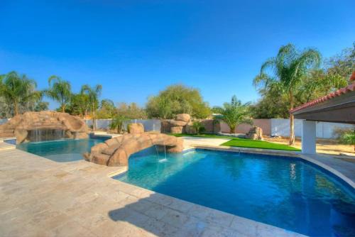 Sweetwater Street East House | Villa De Paradis