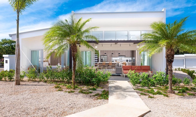 Avellanas Beach House | Villa de Piña: Brand New, 2 Min Drive to Surf & Sunsets @ Playa Avellanas
