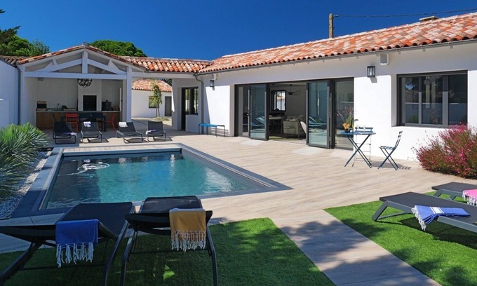 Le Bois-Plage-en-Re Villa | Villa de Plain-pied Avec Piscine Chauffée