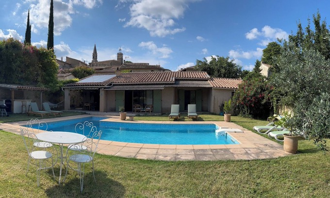 Barjac Villa | Villa de Village Paisible, Sans vis à vis Avec Piscine