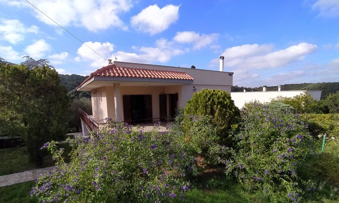 Gorgofreddo Villa | Villa dei Colori, for families and groups of friends, in the hills of Monopoli