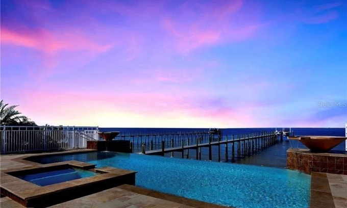 Apollo Beach House | VILLA DEL MAR APOLLO BEACH- STUNNING HOME ON TAMPA BAY WITH GORGEOUS BAY VIEWS!