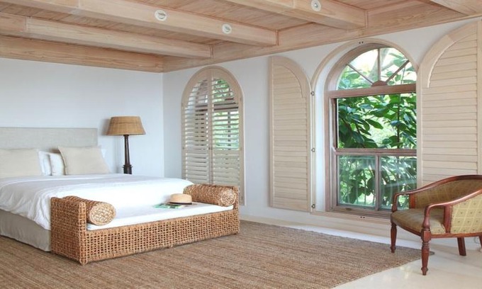Bantry Bay Villa | Villa del Mar - 'Luxurious en-suite bedroom with lounge and stunning sea view balcony in Bantry Bay'