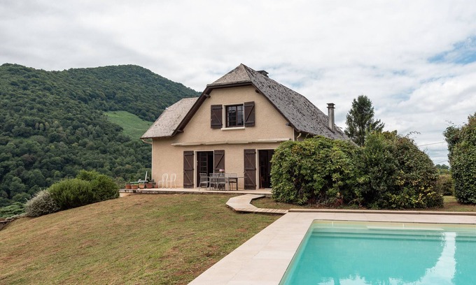 Arthez-d'Asson House | Villa Delb – Mountain View, Private Pool and Wi-Fi
