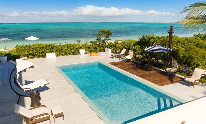 Providenciales Villa | Villa DelEvan 4A/1-bedroom villa on the Grace Bay Beach,