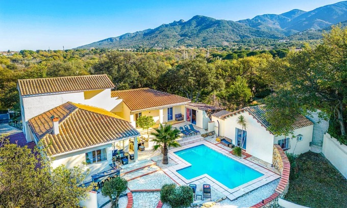 Laroque-des-Alberes Villa | Villa des Alberes by Villa Plus