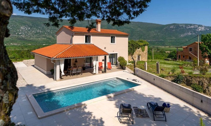 Kostrcani House | Villa Destiny with pool, Čepić, Oprtalj
