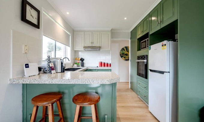 Clifton Springs House | Villa Di Mare - 230m to shops
