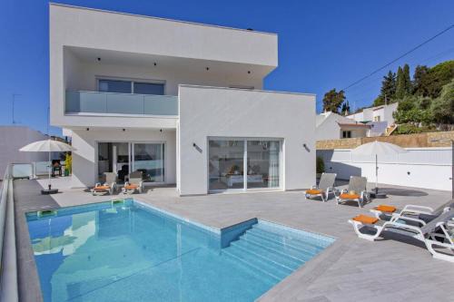 Carvoeiro Villa | Villa Dona Leonor by Villa Plus
