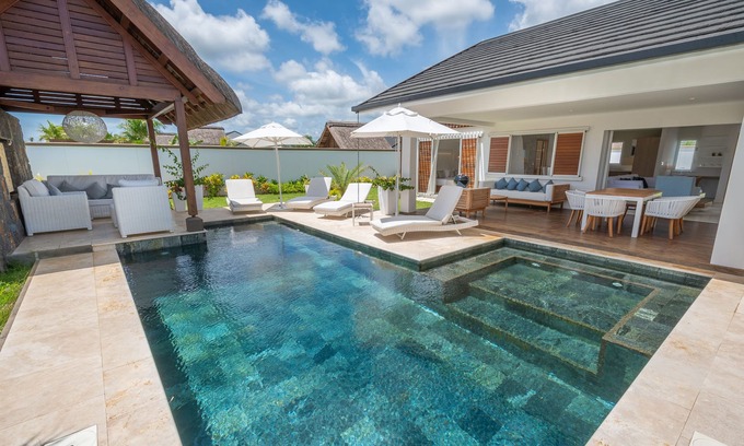 Grand-Baie Villa | VILLA DU CLOS: Private pool, spa, gym, garden, 3 bedrooms