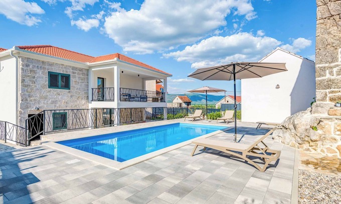 Zmijavci Villa | Villa Elegant Stone - Three Bedroom Villa, Sleeps 6