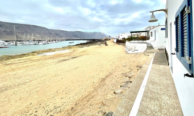 Caleta de Sebo Villa | Villa en primera linea de oceano, en La Graciosa