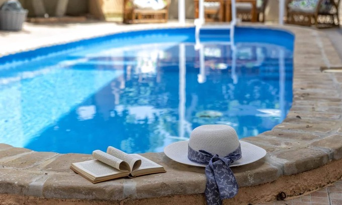 Tergu Villa | Villa 'Endeavour Ray' with Mountain View, Shared Pool & Wi-Fi