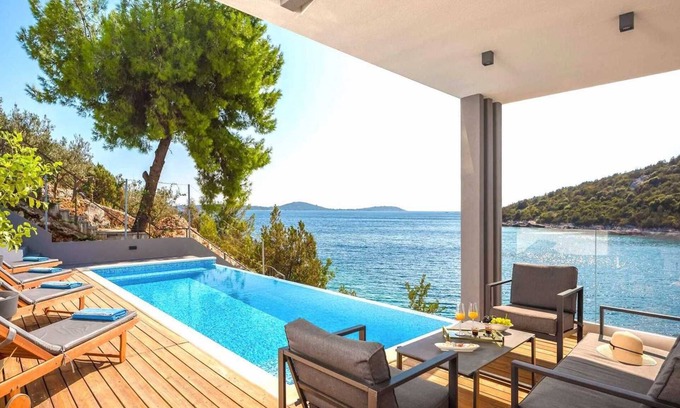 Vinisce Villa | Villa Endless Summer - 5 Star beachfront villa with a pool