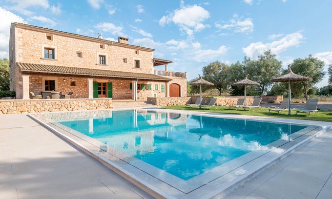 Campos Villa | Villa 'Fadri' with Mountain View, Private Pool and Wi-Fi