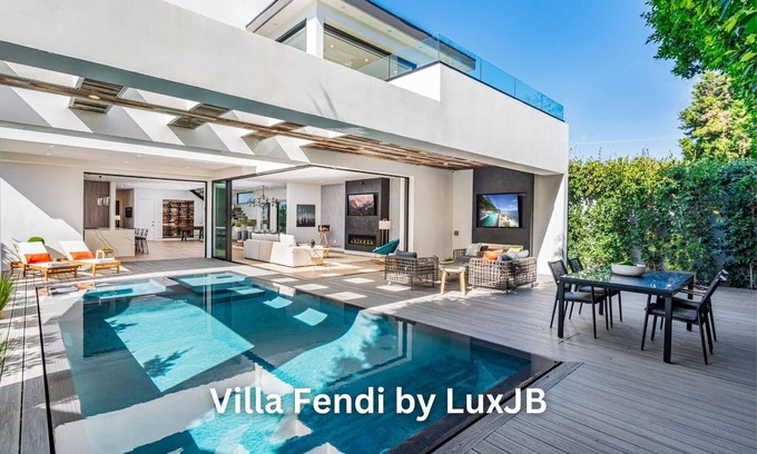 Beverly Grove Villa | Villa Fendi By LuxJB 🏆 Heated Pool 🏆 Jacuzzi 🏆 Gym 🏆 Rooftop Deck