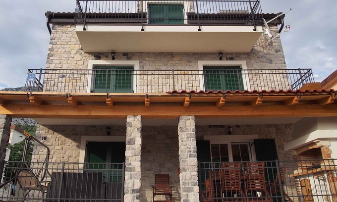 Ribarica House | Villa First row to the sea