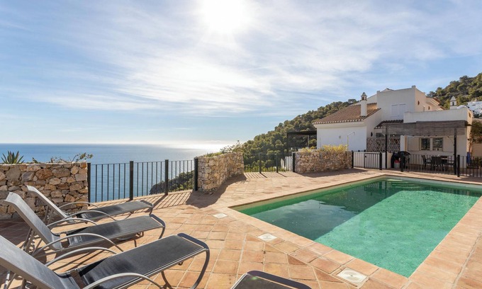 Almunecar Villa | Villa 'Five Star with Heavenly Views' with Sea View, Wi-Fi and Air Conditioning