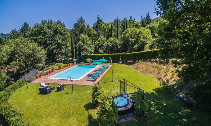 Ripoli Villa | Villa for 10 People with pool in the Heart of Tuscany