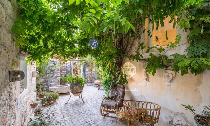 Donnalucata Villa | Villa for 12/14 people garden, pool, bbq, 100 meters from the sea, A/C, wi-fi