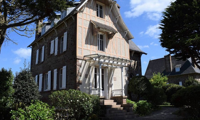Perros-Guirec House | Villa for 13 with garden, WIFI, pets allowed in Perros-Guirec