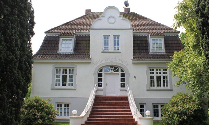 Wyk auf Foehr Apartment | Villa Friedericia, apartment 2-raised ground floor on the right - living in a villa