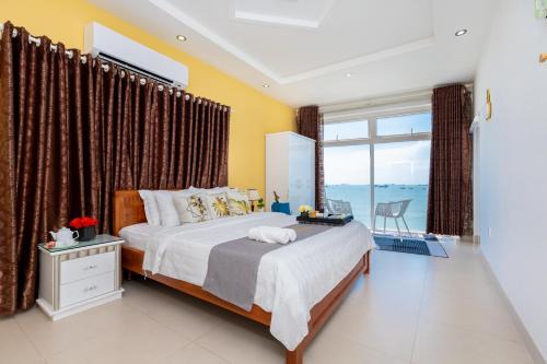 Vung Tau Villa | Villa Giáp biển 69 Trần Phú, Bãi trước