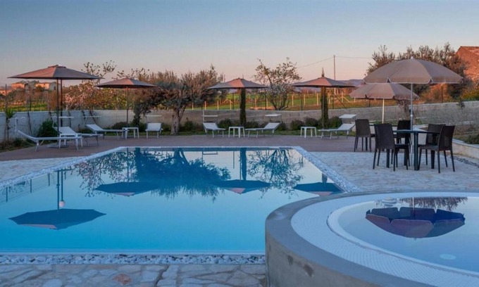 Chiaramonte Gulfi Villa | Villa 'Gialla' with Garden View, Shared Pool, Wi-Fi and Air Conditioning