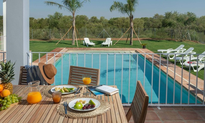 Benalup-Casas Vieja House | Villa 'Girasol' with Pool, Garden & Wi-Fi