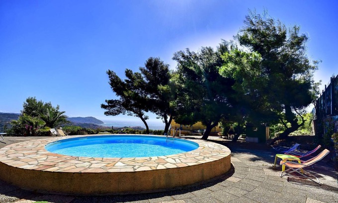 Poggi House | VILLA GLORI: 2 APARTMENTS FOR 12 and + PEOPLE