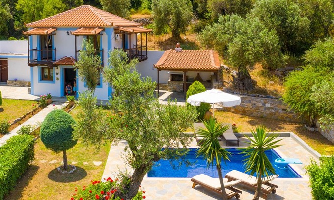 Skopelos Town Villa | Villa Glysteri: Large Private Pool, Walk to Beach, A/C