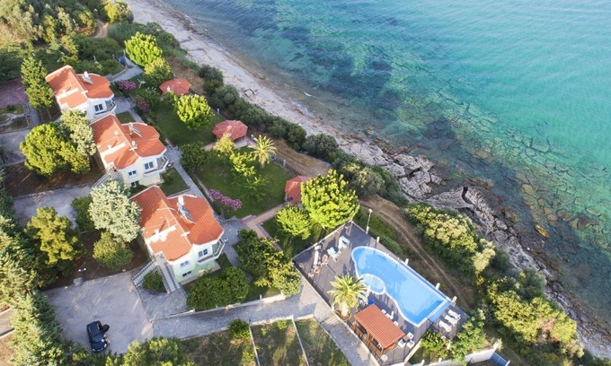 Pangaio Villa | villa infrond of private beach with crystal water outdoor pool with hydromassage