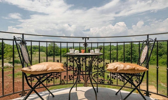 Sumber House | Villa Green Olive is located in a quiet place near the town of Labin.