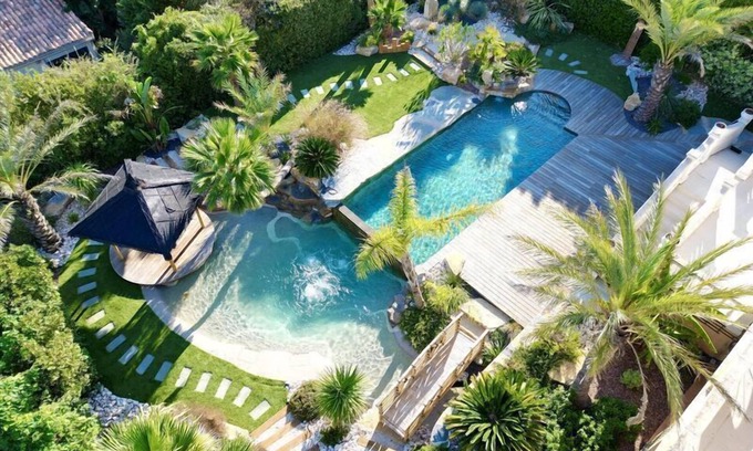 Cap d'Agde Villa | Villa Halo, Lagoon Pool, and Breathtaking Views