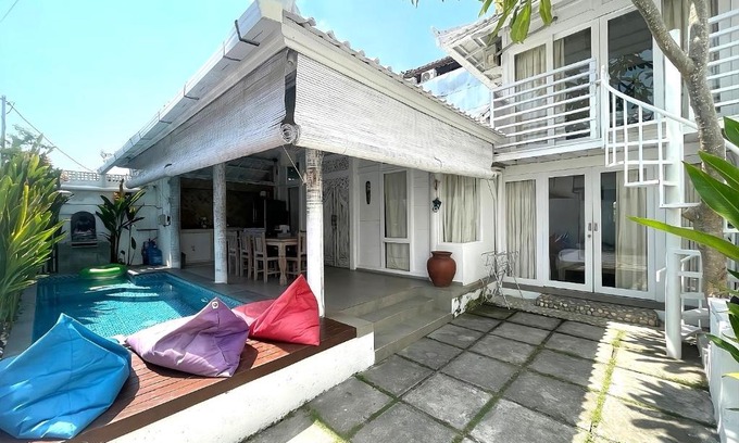 Berawa Villa | Villa Helenia - 3BR Pool & Villa - 5Mins to Finns