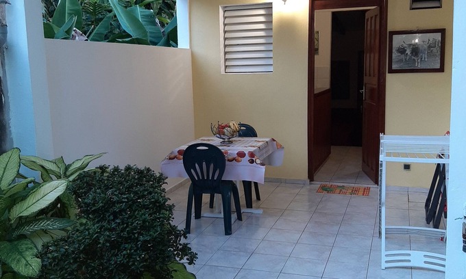 Petit-Bourg Villa | Villa Héliconia on garden level, between sea and mountains, close to shops.