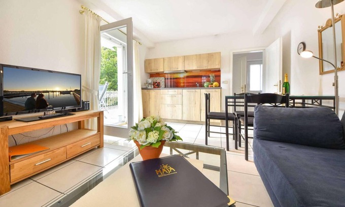 Seebad Heringsdorf Apartment | Villa Hohe Düne 09 - modern furnishings with south-east facing terrace