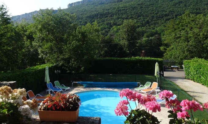Saint-Antonin Noble Val Villa | Villa in hedged gardens with views. 0.5 kms easy walk bakery, bars, restaurants
