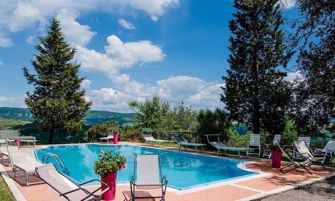 Il Poggio Villa | Villa Il Giardino with Private Swimming Pool, Garden, Ideal for Weddings
