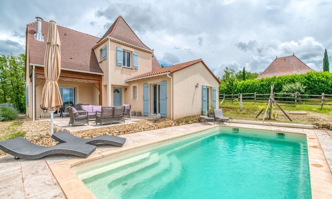 Sainte-Foy-de-Longas Villa | Villa in Aquitaine with Pool & BBQ
