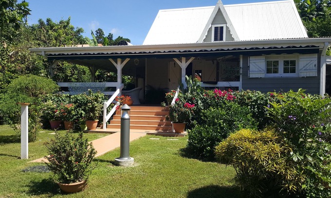 Le Carbet House | VILLA IN A GARDEN OF GREENERY, IN THE PEACE BETWEEN SEA AND MOUNTAIN
